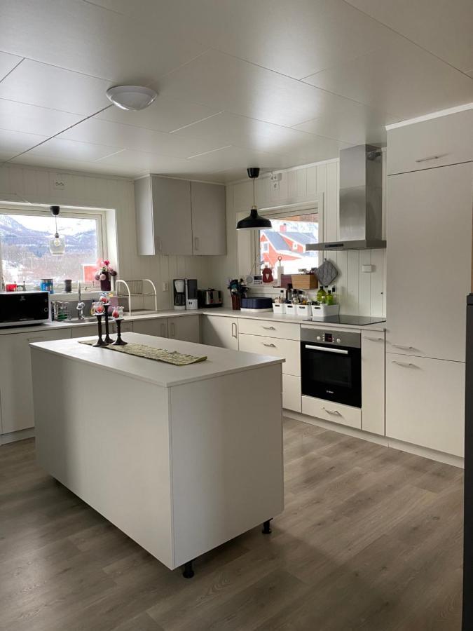 Villa In The Heart Of The Lyngen Alps, Holmen I Lyngen Lyngseidet Esterno foto